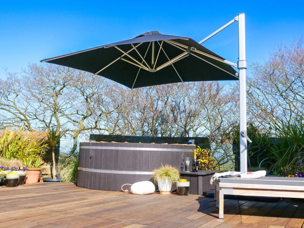 2.8m Cantilever Parasol - Aurora