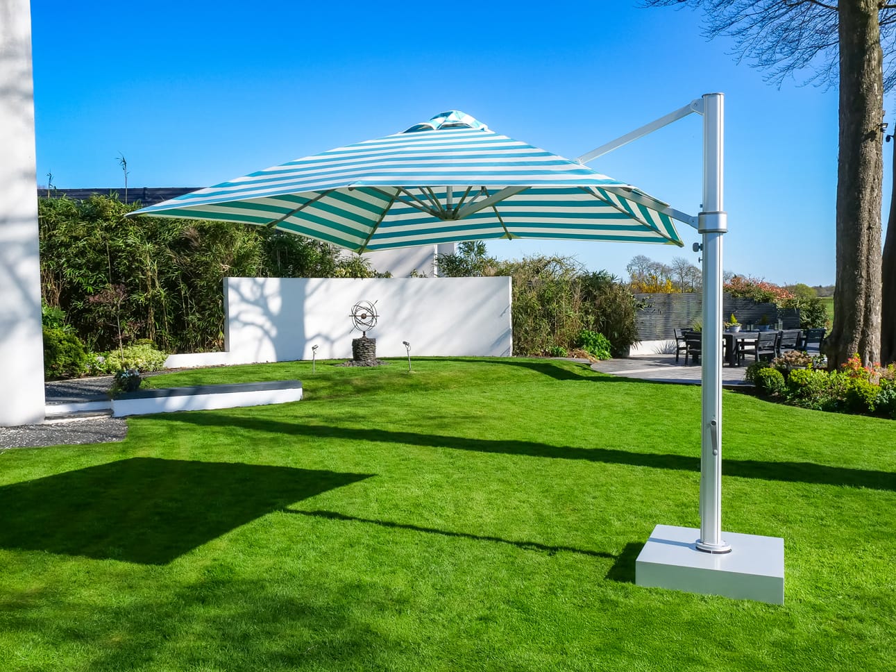 3m Square Cantilever Parasol - Eclipse