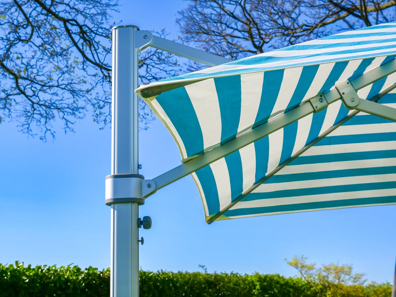 3m Square Cantilever Parasol - Eclipse