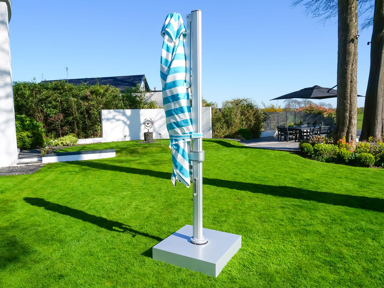 3m Square Cantilever Parasol - Eclipse