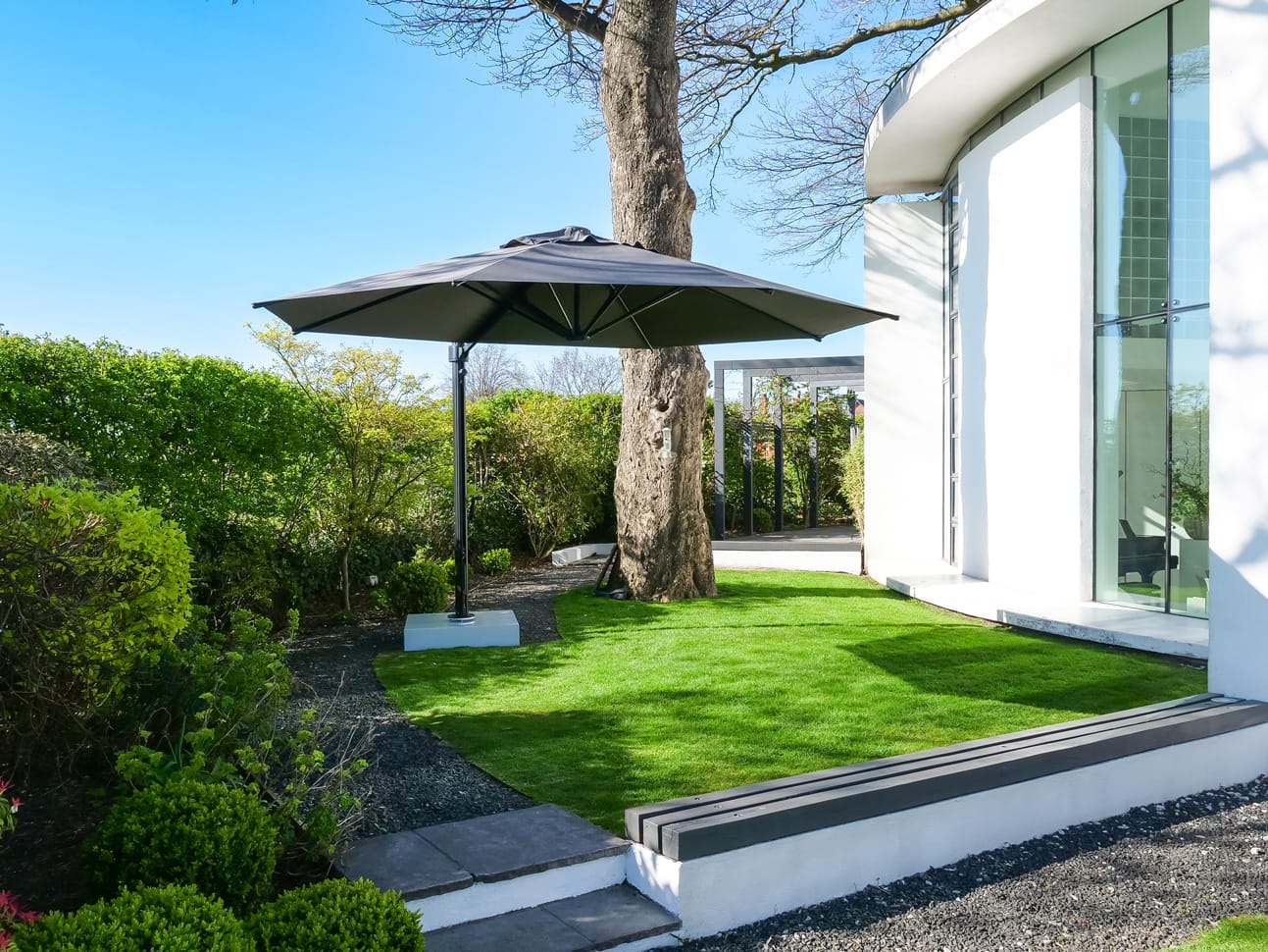 4m Octagonal Cantilever Parasol - Eclipse