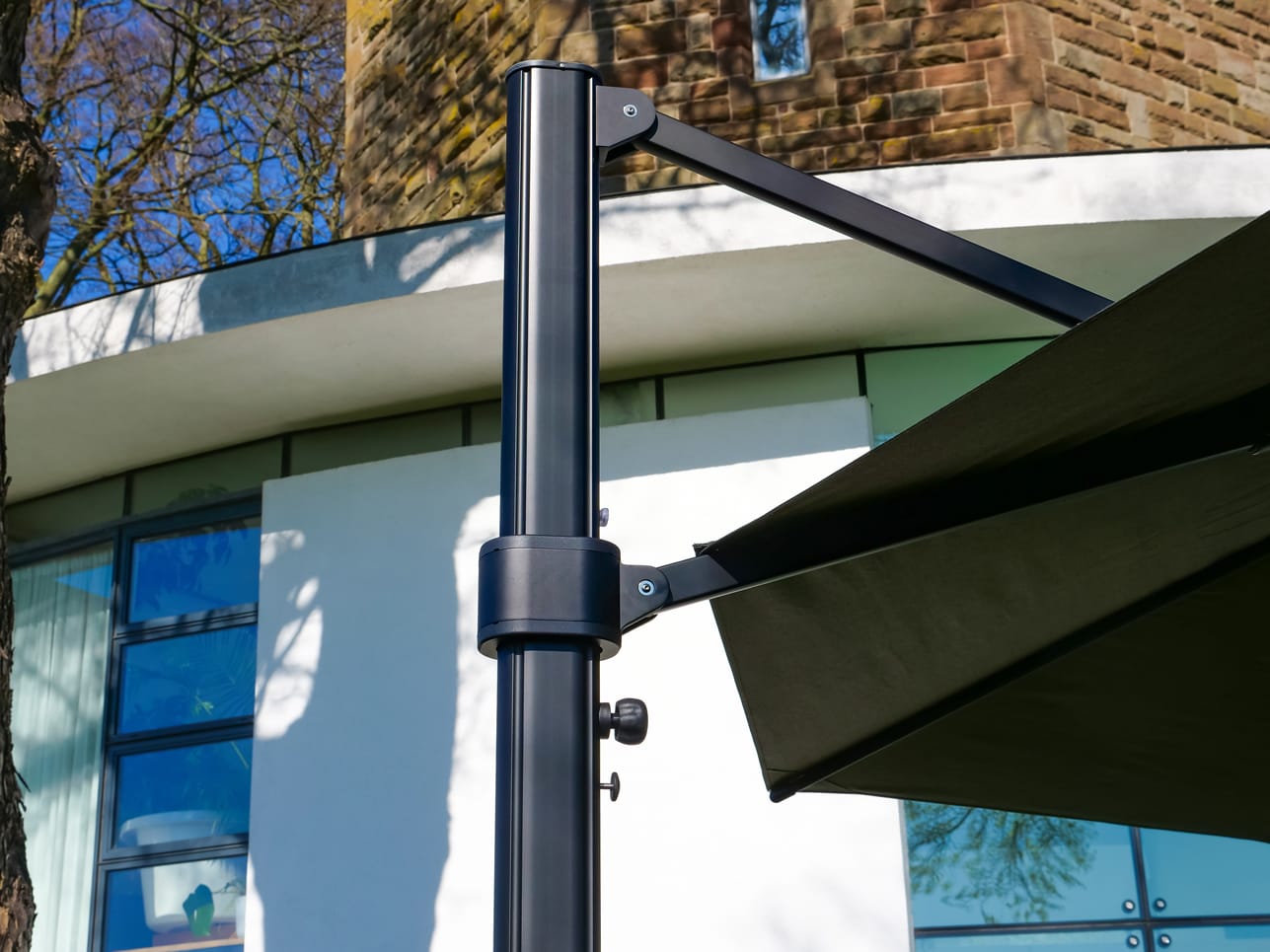 4m Octagonal Cantilever Parasol - Eclipse