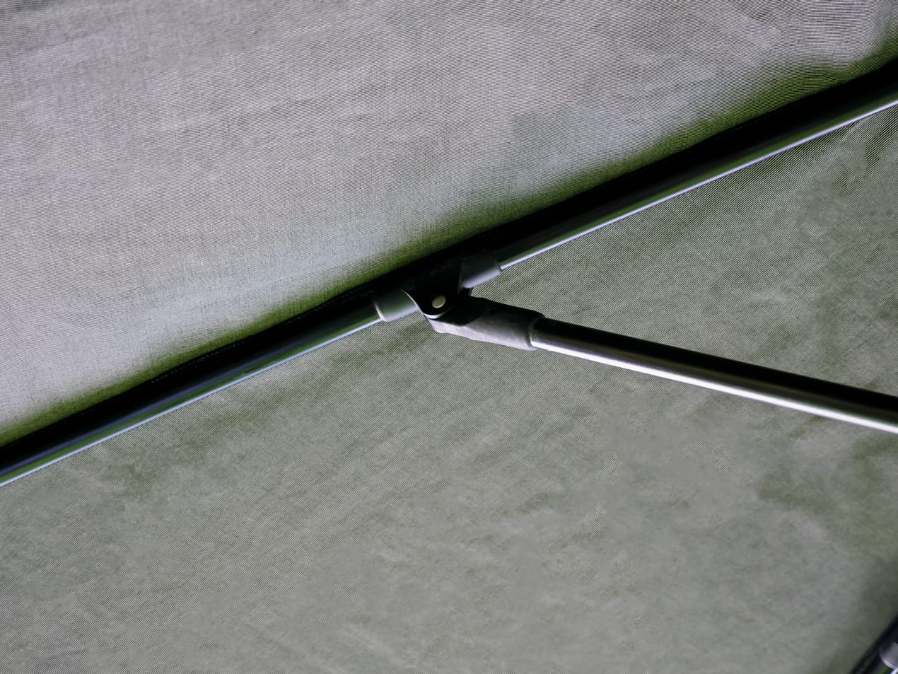 4m Octagonal Cantilever Parasol - Eclipse