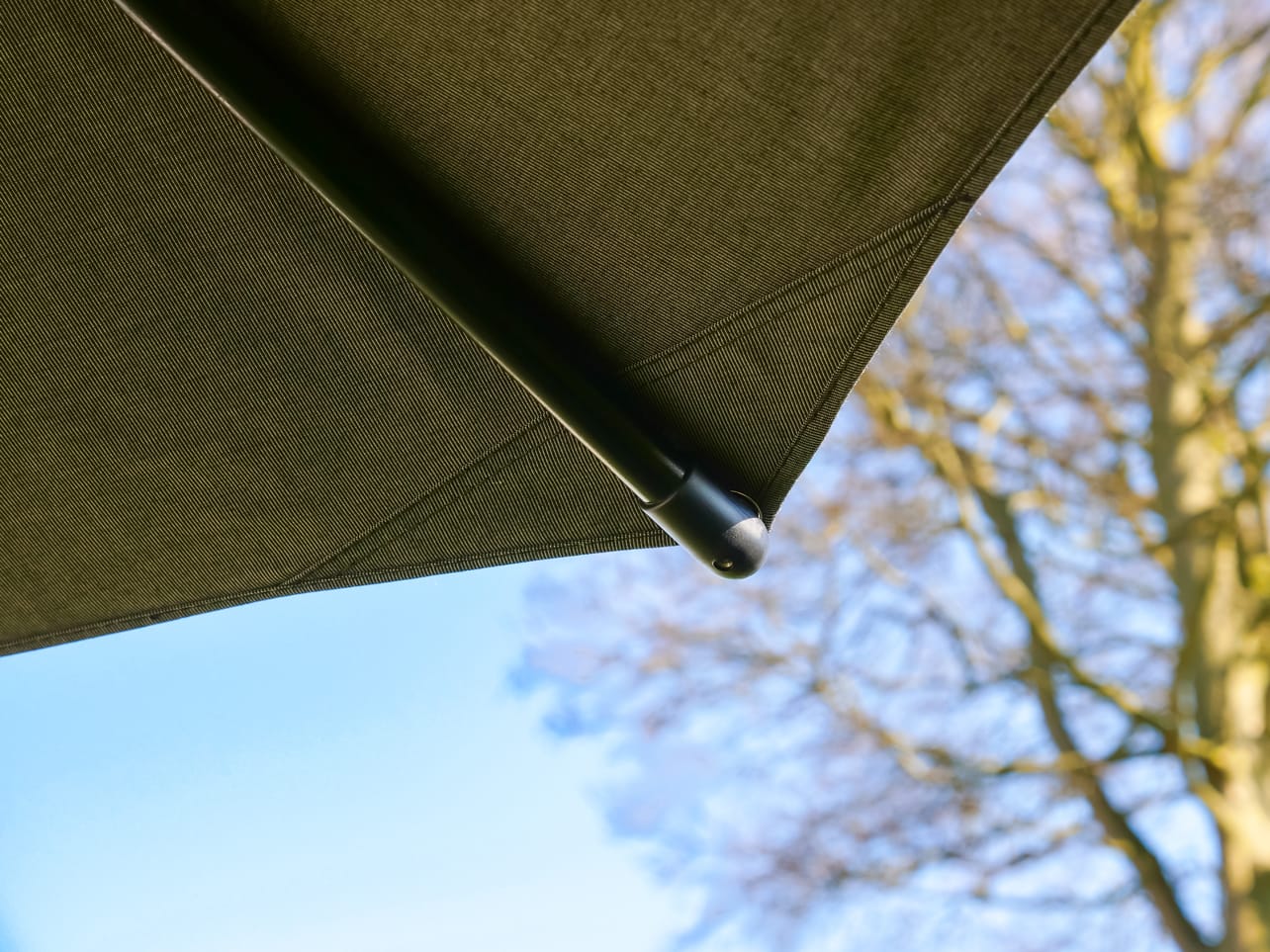 4m Octagonal Cantilever Parasol - Eclipse