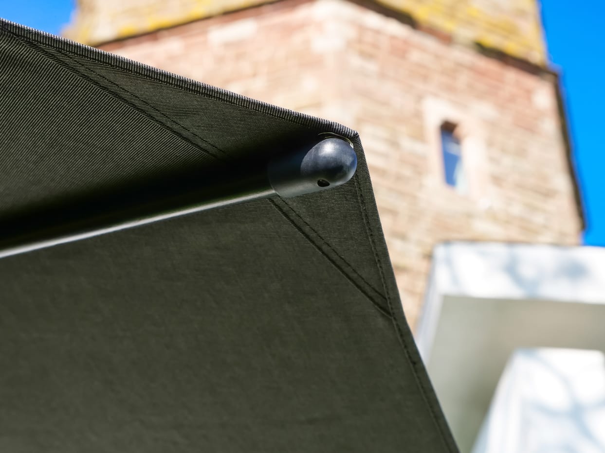 4m Octagonal Cantilever Parasol - Eclipse