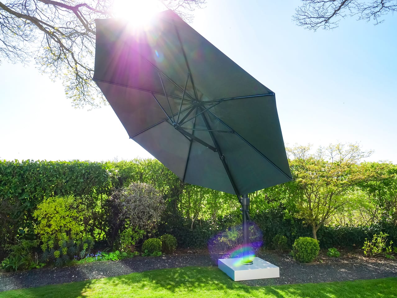 4m Octagonal Cantilever Parasol - Eclipse