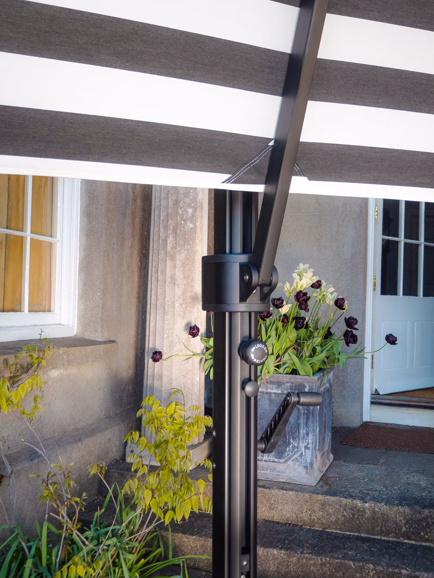 3m Square Cantilever Parasol - Eclipse