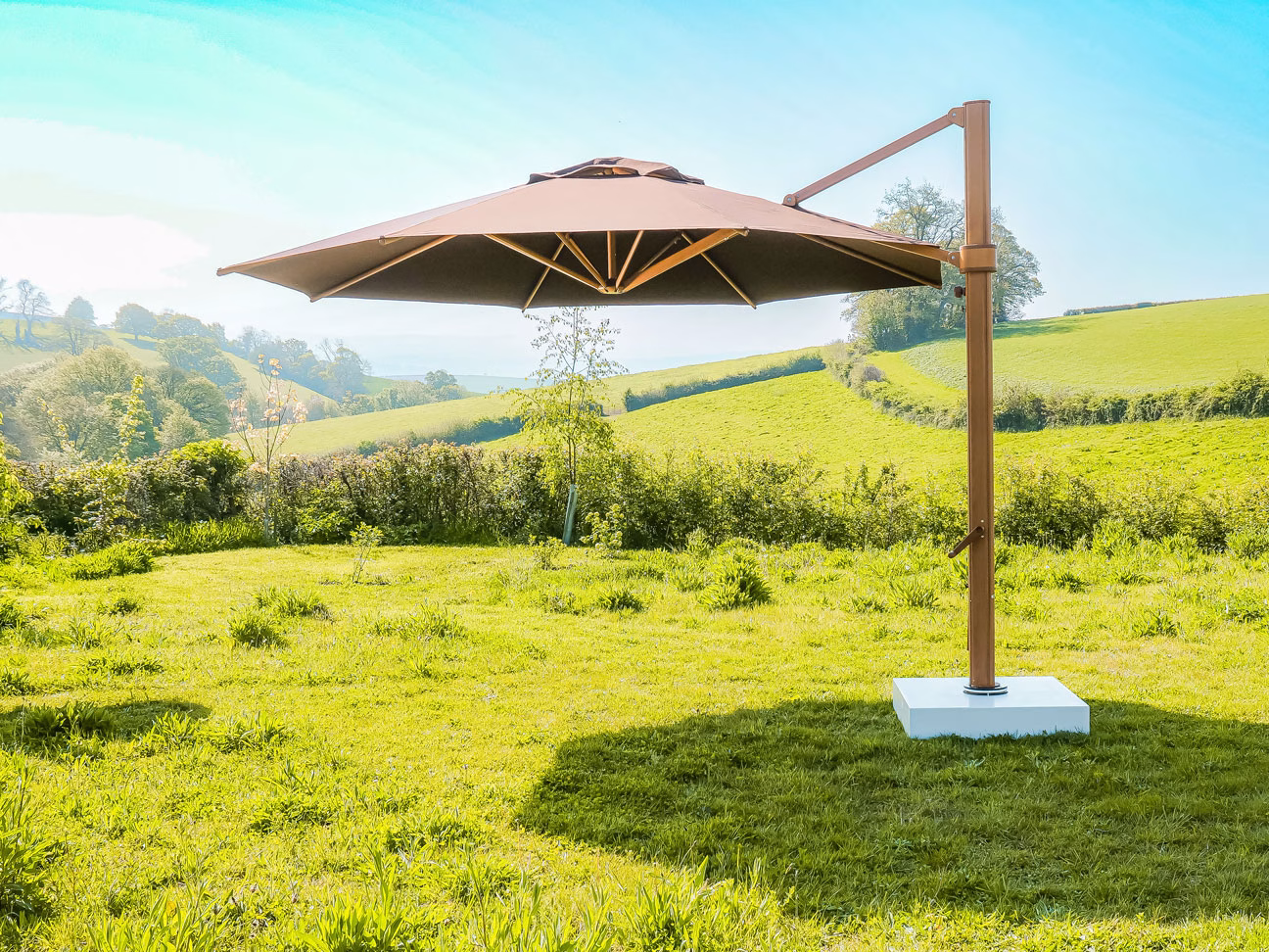 4m Octagonal Cantilever Parasol - Eclipse
