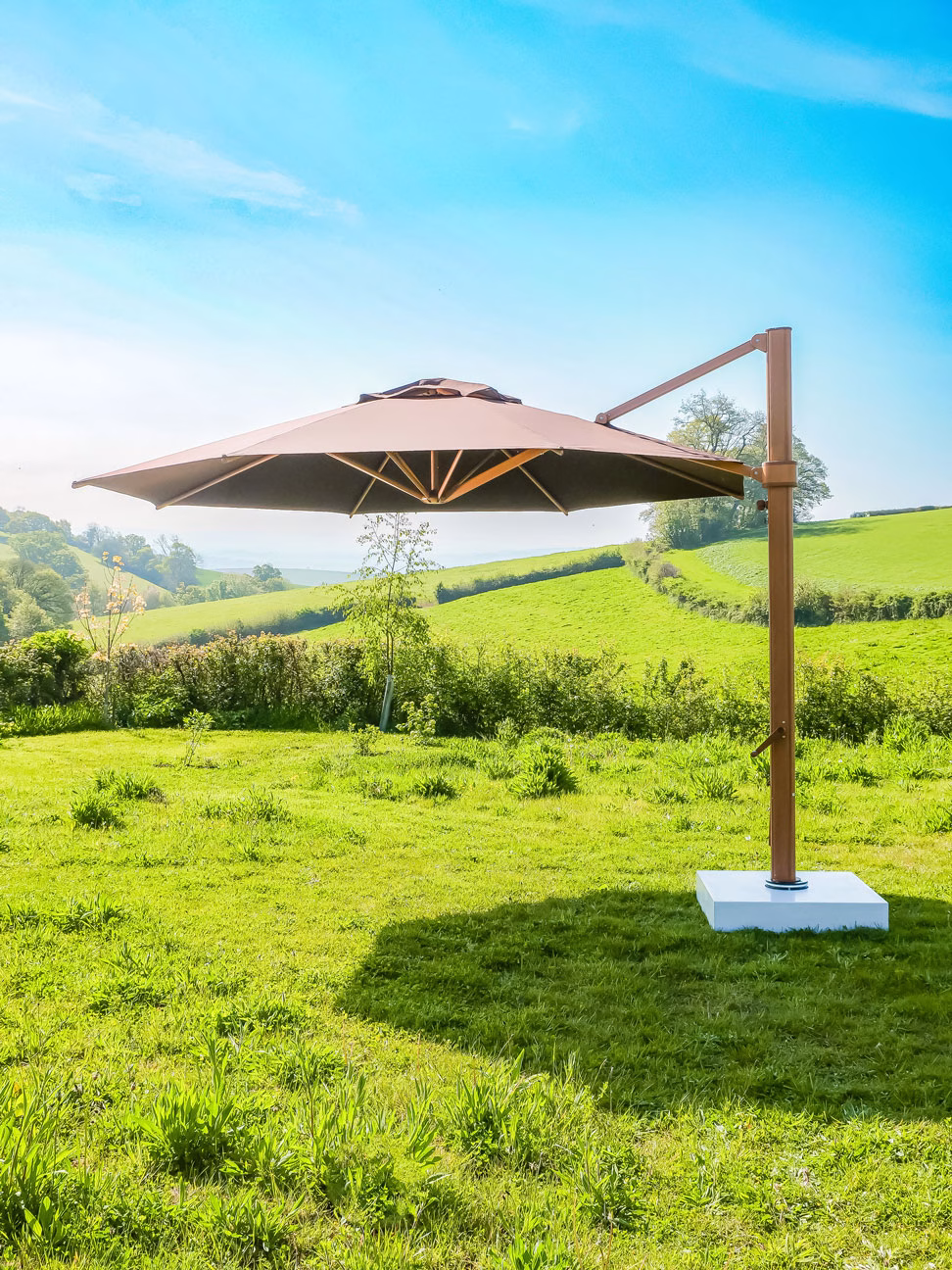 4m Octagonal Cantilever Parasol - Eclipse