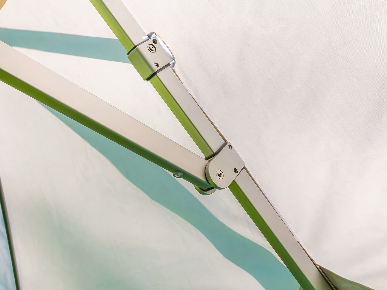 4m x 3m Rectangular Cantilever Parasol - Eclipse